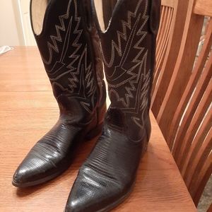 Beautiful black leather women's cowboy boots. Sz 9